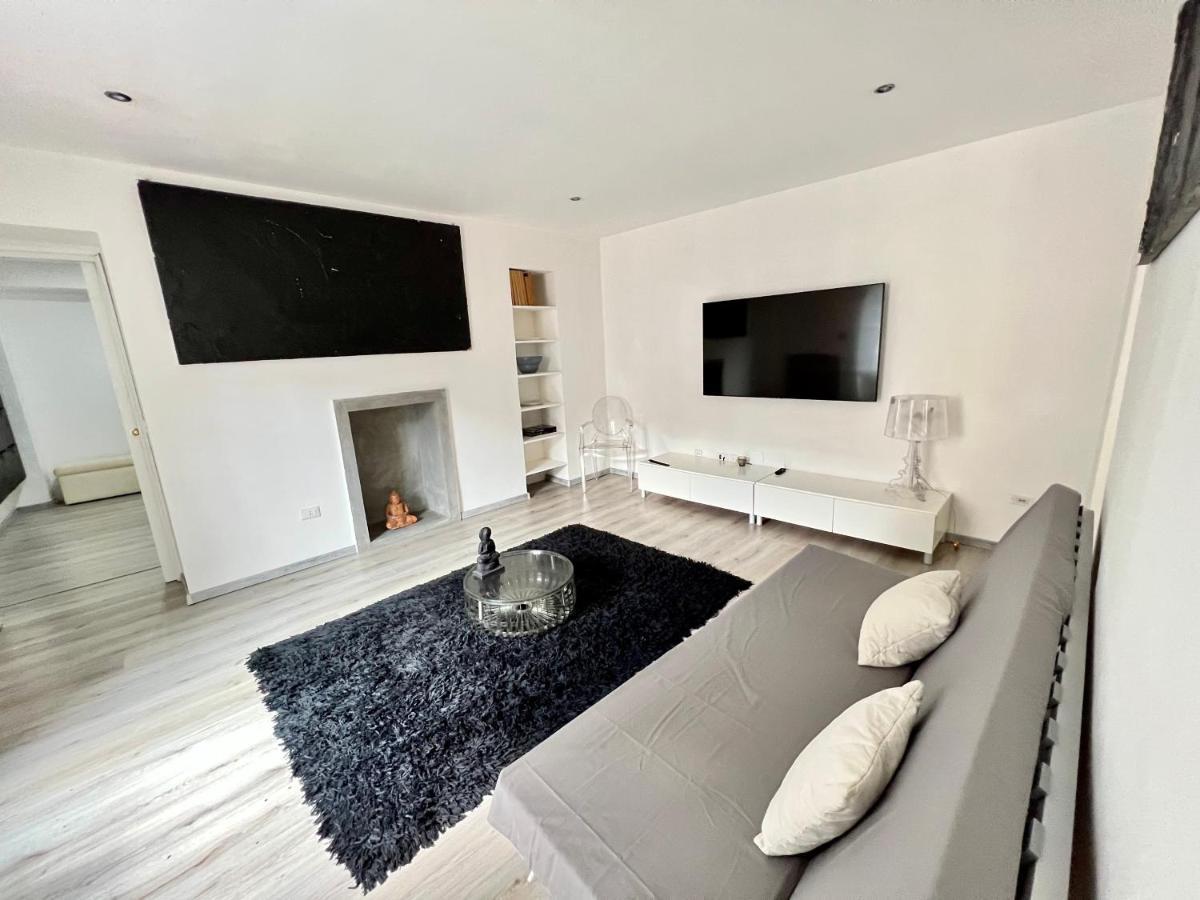 Abstract House Design Home In Center Of Turin Extérieur photo