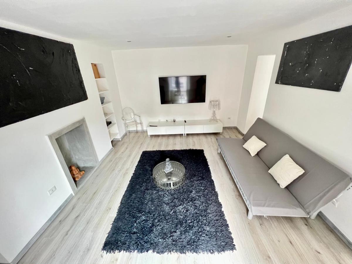 Abstract House Design Home In Center Of Turin Extérieur photo